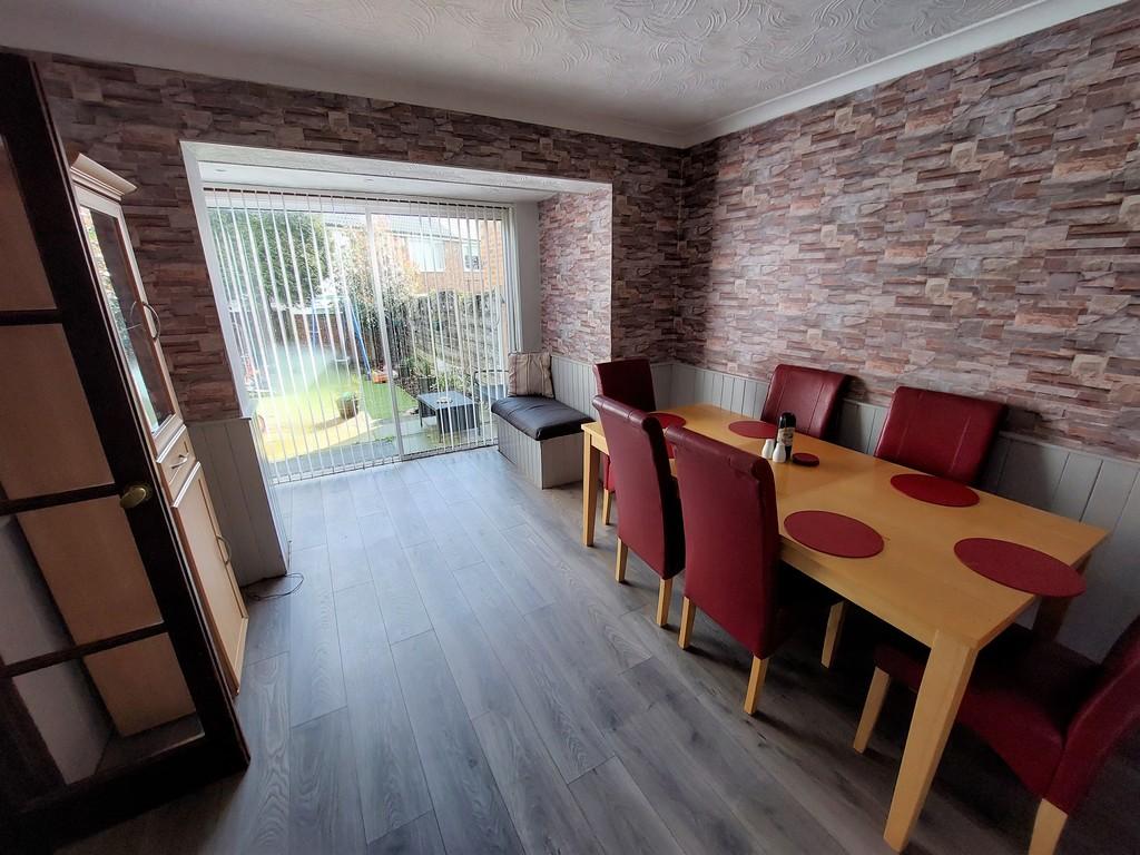 Dining room leading to the garden