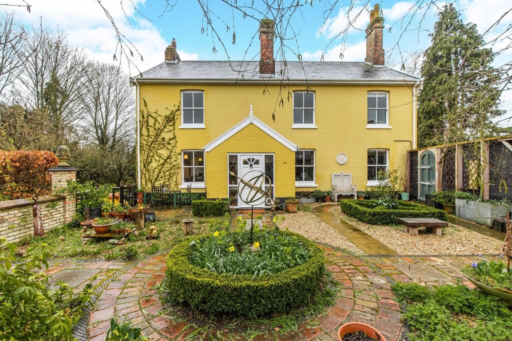 Yaxham 6 bed detached house for sale £850,000