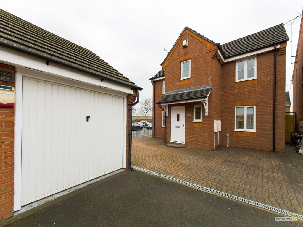 Russell Close, Uttoxeter 3 bed detached house for sale £260,000