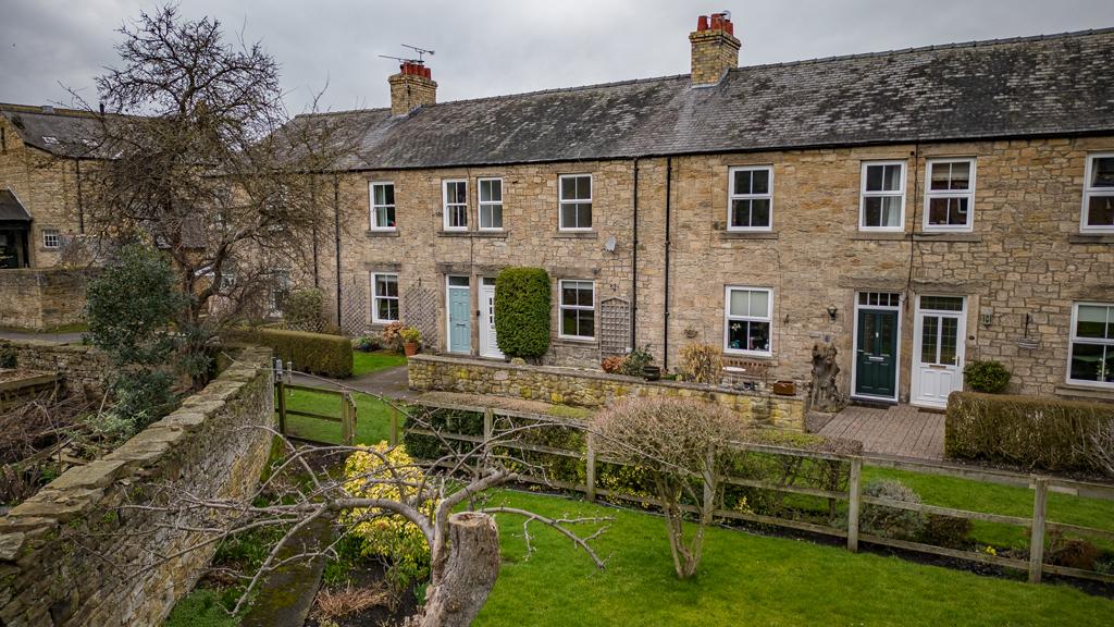 Woodbine Terrace, Corbridge NE45 3 bed terraced house £1,250 pcm (£