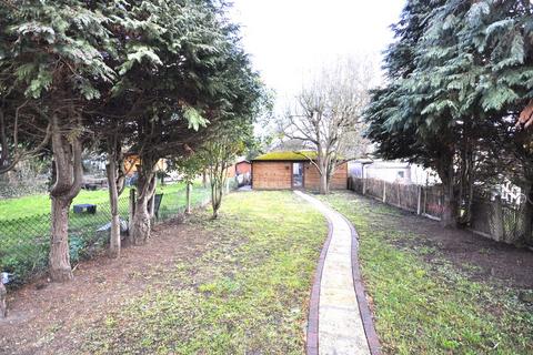 2 bedroom semi-detached house to rent - Trustons Gardens, Hornchurch