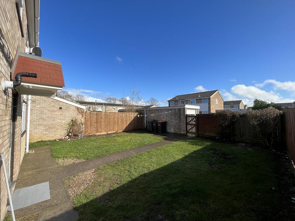 Chantry Avenue, Kempston 3 bed detached house £1,250 pcm (£288 pw)