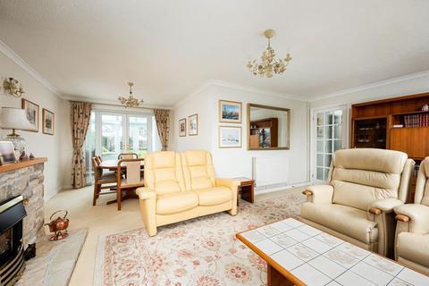4 bedroom bungalow for sale - Manor Gardens, Farmborough