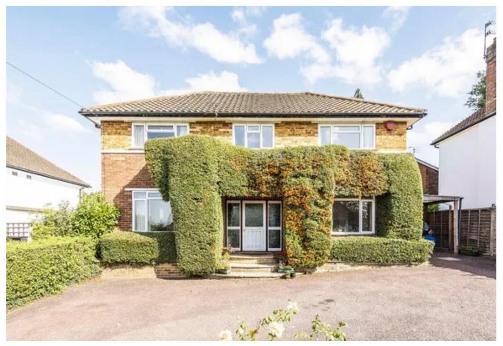 Detached  house 3 bedroom 1 bathroom 1 reception,