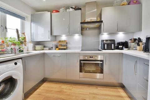 33 Ceres Road, Blunsdon, Swindon, SN26 8AF