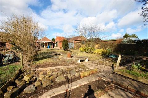 2 bedroom detached bungalow for sale - The Crofts, Main Street, Driffield, YO25