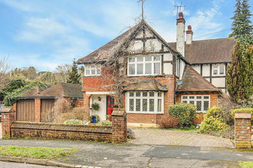 Sandhurst Way, Sanderstead, South Croydon, Surrey, CR2 0AH 4 bed