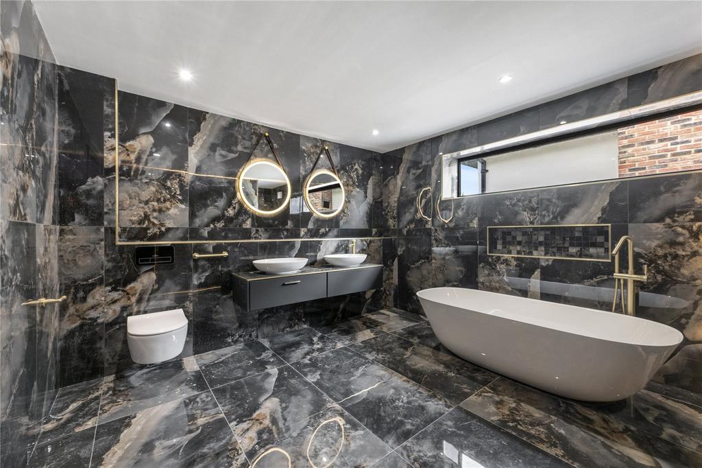 Main Bedroom Ensuite