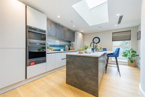 3 bedroom penthouse for sale - High Firs, Radlett