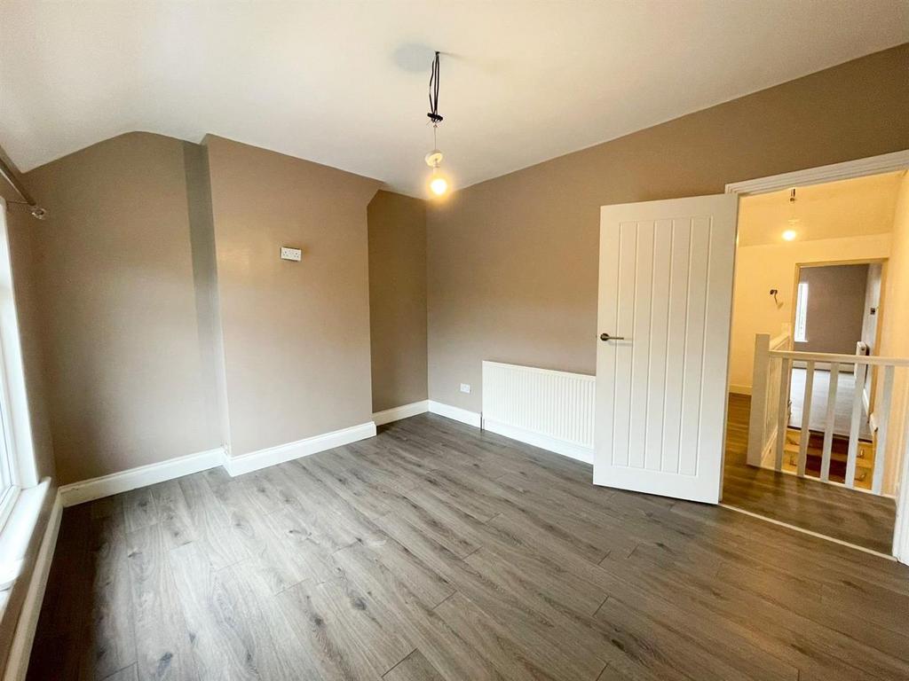 Heath Road, Orsett, Grays 3 bed end of terrace house £1,400 pcm (£323 pw)