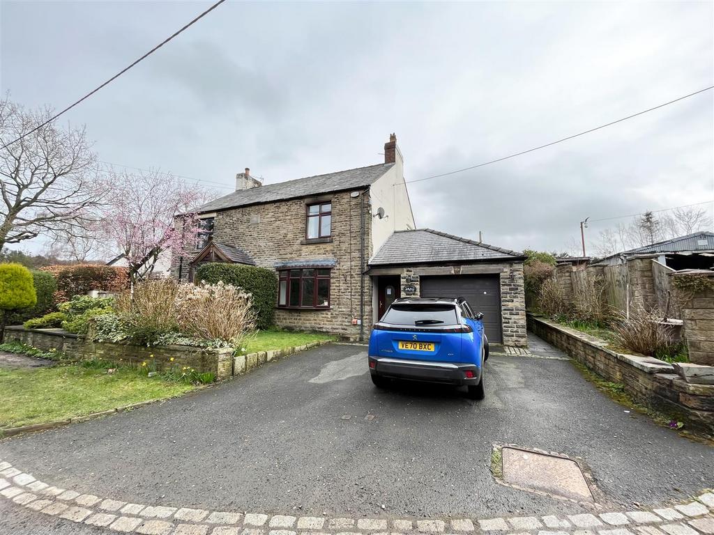 Sugar Lane Adlington 3 bed semidetached house £1,500 pcm (£346 pw)