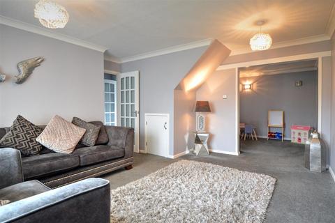 54 Bamburgh Drive, Pegswood, Morpeth, NE61 6TT