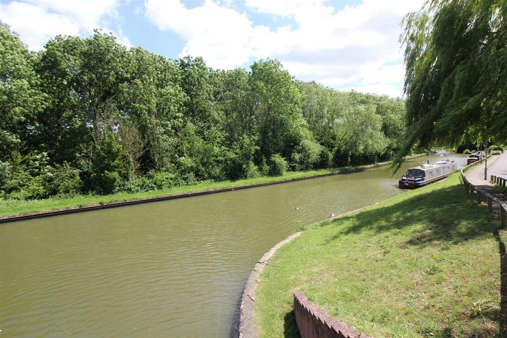 Woodley Headland, Peartree Bridge... 4 bed townhouse £1,395 pcm (£322 pw)