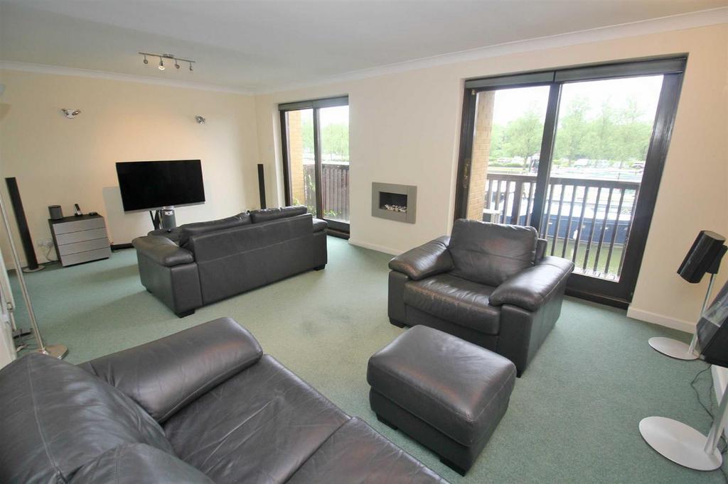 Woodley Headland, Peartree Bridge... 4 bed townhouse £1,395 pcm (£322 pw)