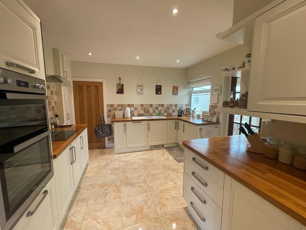 Kitchen4.jpg