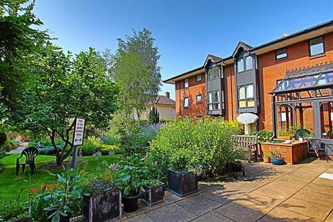 2 bedroom sheltered housing for sale, Station Street, Tewkesbury