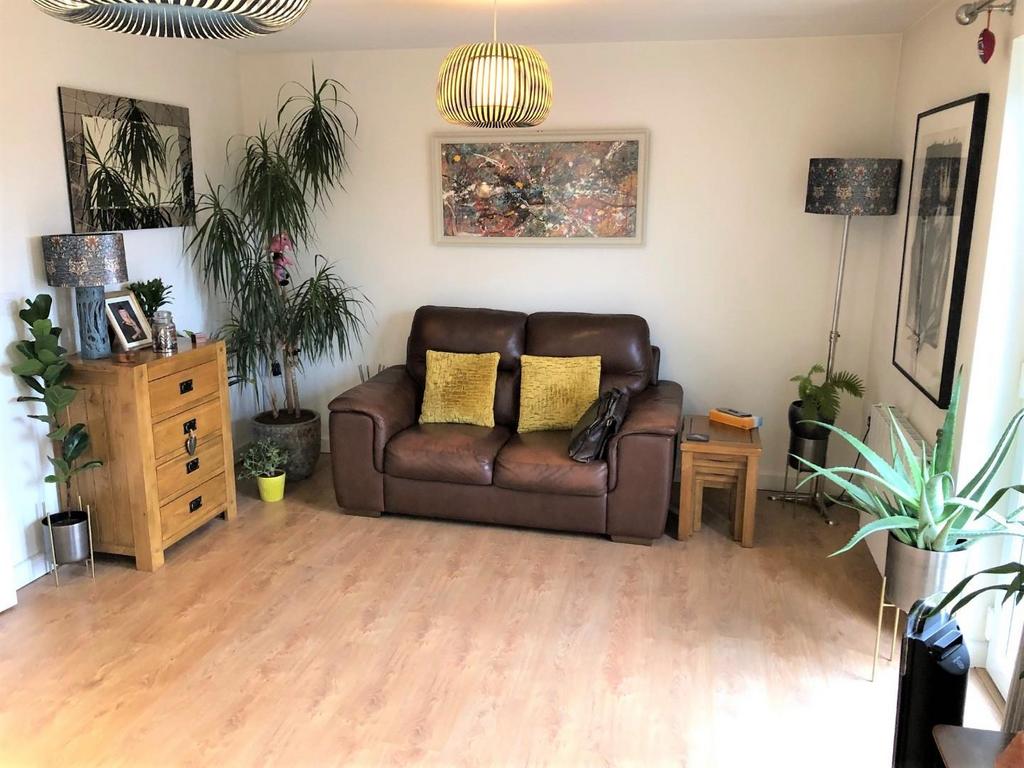 Lounge 2.jpg