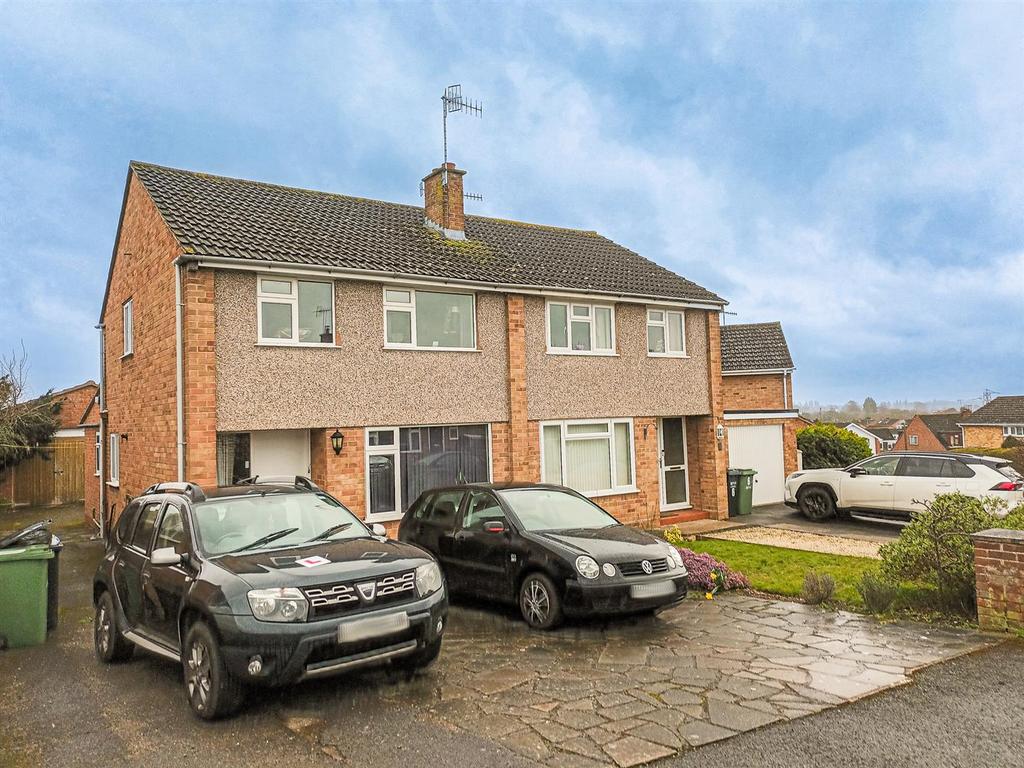 Lambourne Crescent, Worcester 4 bed semidetached house £265,000