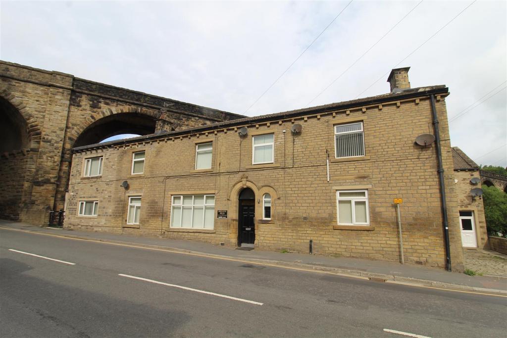 One Cliffe Mills, West Vale, Halifax 2 bed apartment £650 pcm (£150 pw)