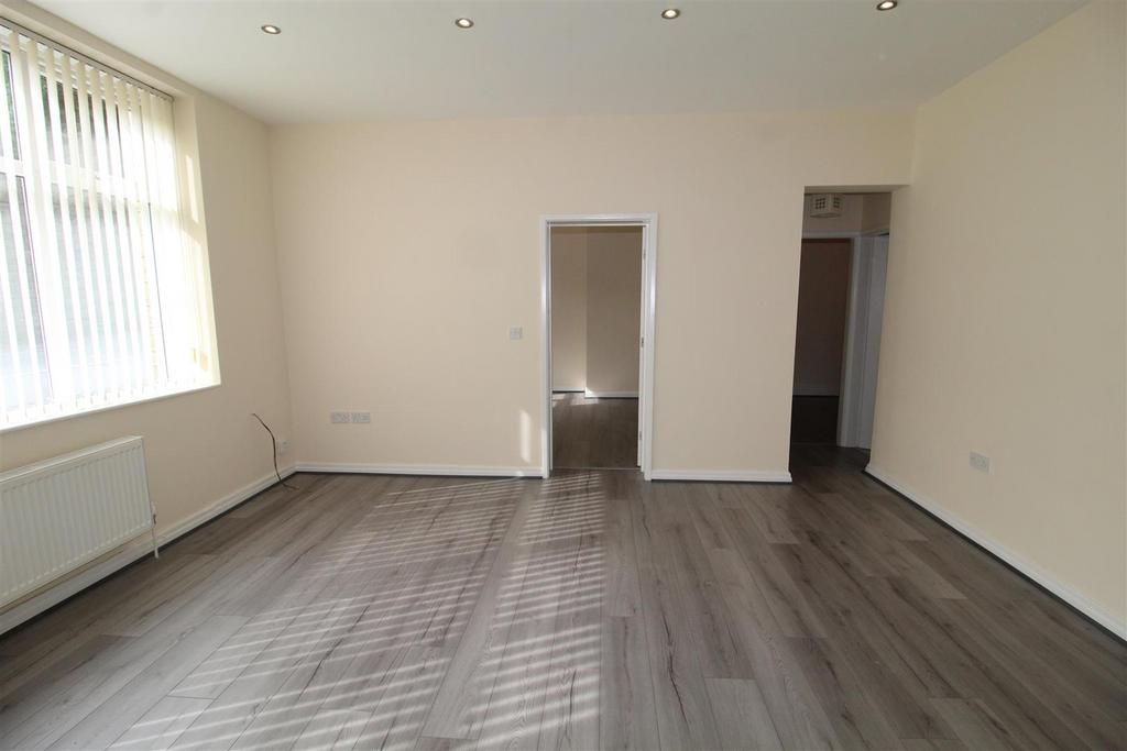 One Cliffe Mills, West Vale, Halifax 2 bed apartment £650 pcm (£150 pw)