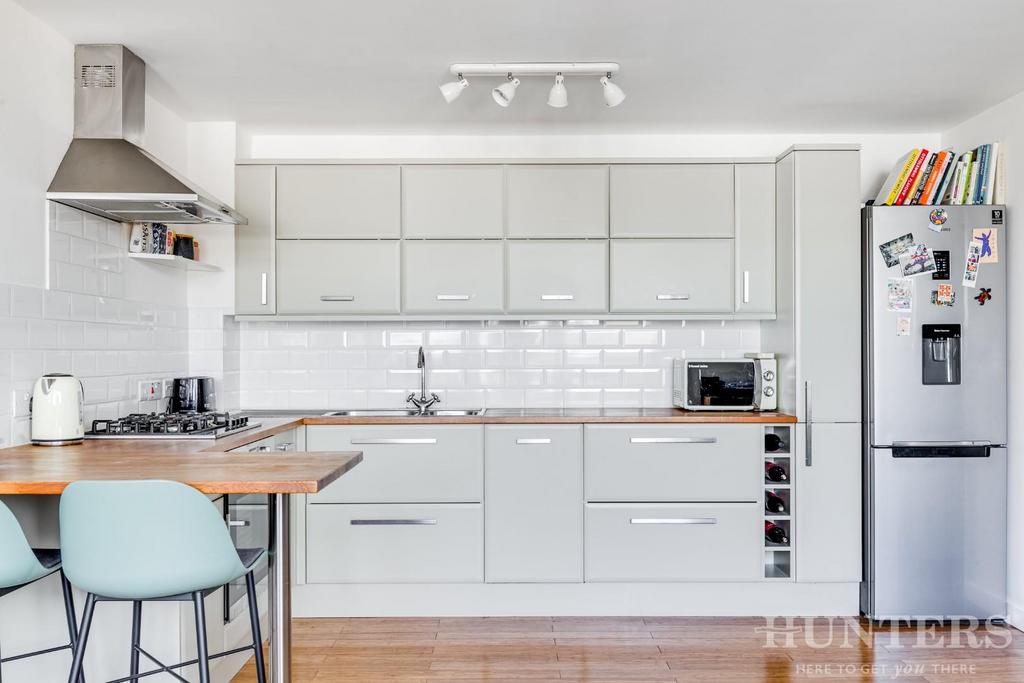 39 Hawthorne House, Grovelands Rd, London N15 6 BW-