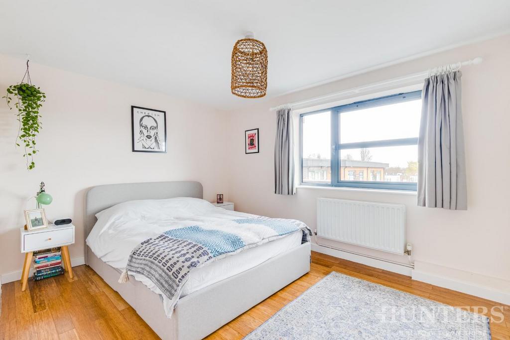 39 Hawthorne House, Grovelands Rd, London N15 6 BW-