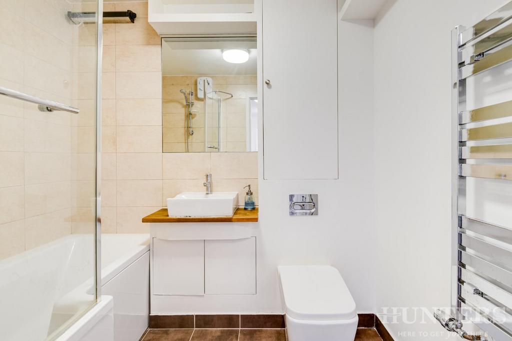 39 Hawthorne House, Grovelands Rd, London N15 6 BW-