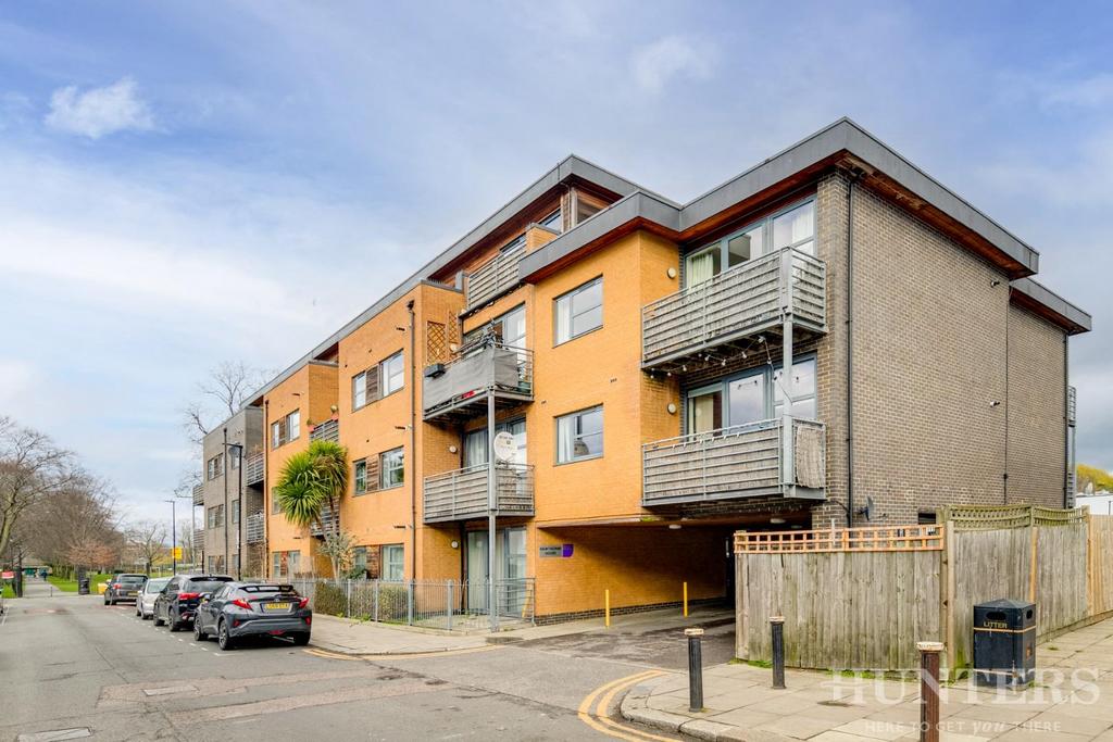 39 Hawthorne House, Grovelands Rd, London N15 6 BW-