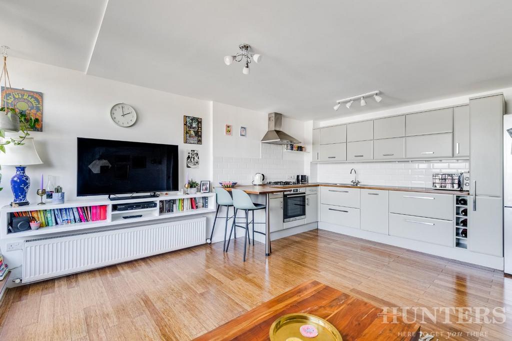 39 Hawthorne House, Grovelands Rd, London N15 6 BW-