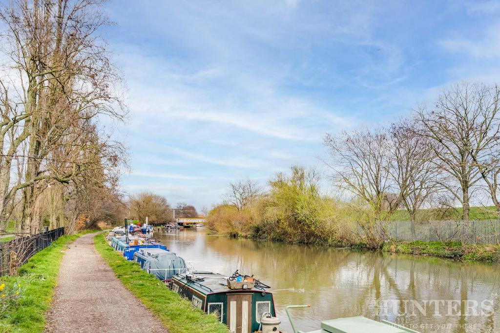 39 Hawthorne House, Grovelands Rd, London N15 6 BW-
