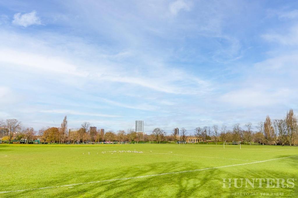 39 Hawthorne House, Grovelands Rd, London N15 6 BW-