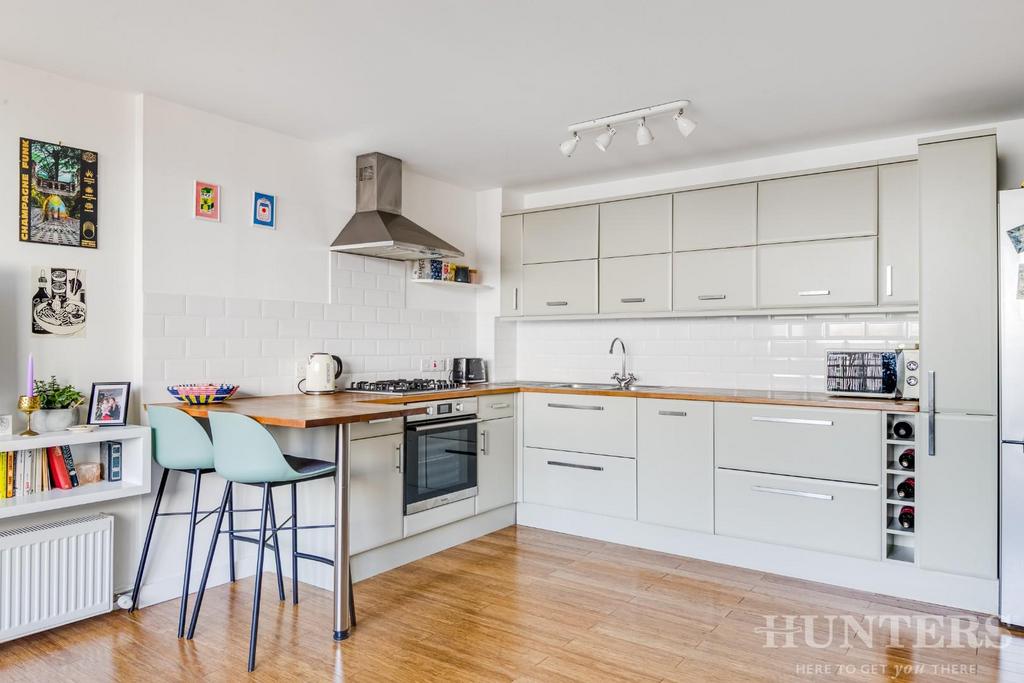 39 Hawthorne House, Grovelands Rd, London N15 6 BW-
