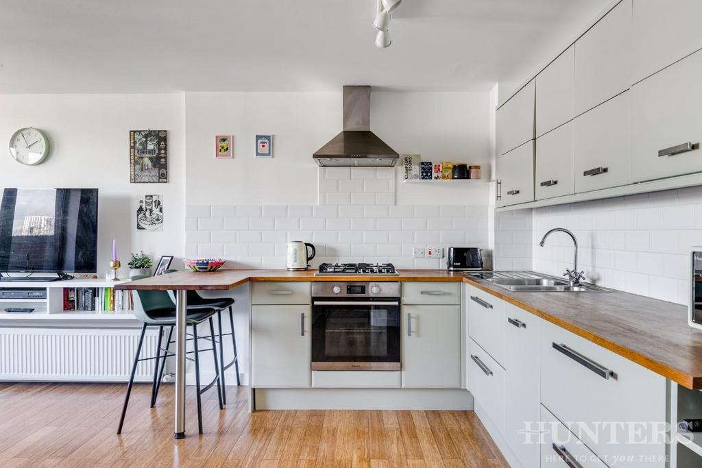 39 Hawthorne House, Grovelands Rd, London N15 6 BW-