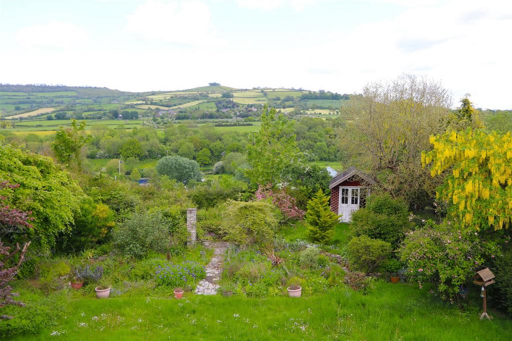 Uplands Road, Saltford, Bristol 3 bed detached house £650,000