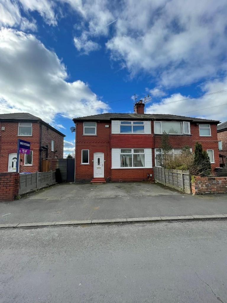 Sevenoaks Drive, Swinton, Manchester 3 bed house £1,050 pcm (£242 pw)