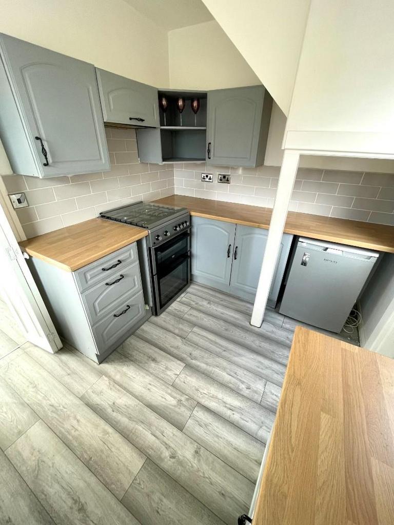 Kitchen 2.jpg