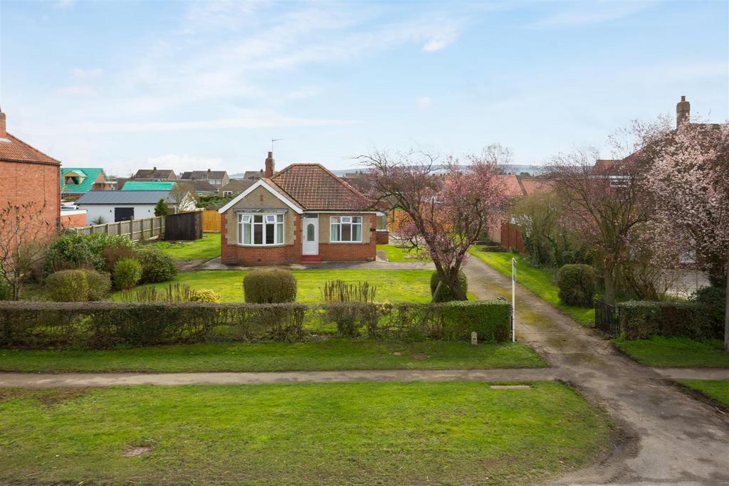Scarborough Road, Rillington, Malton 3 bed detached bungalow £275,000