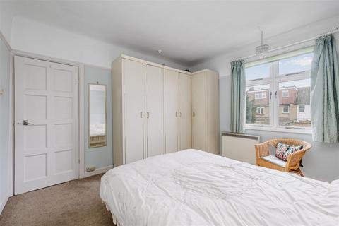 26 Camborne Avenue, London, W13 9QZ
