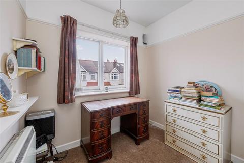 26 Camborne Avenue, London, W13 9QZ