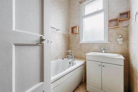 26 Camborne Avenue, London, W13 9QZ