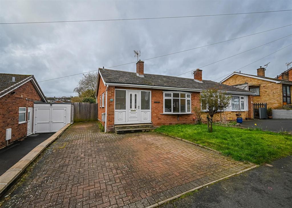 13 Queensway Drive, Bridgnorth 2 bed semidetached house £750 pcm (£