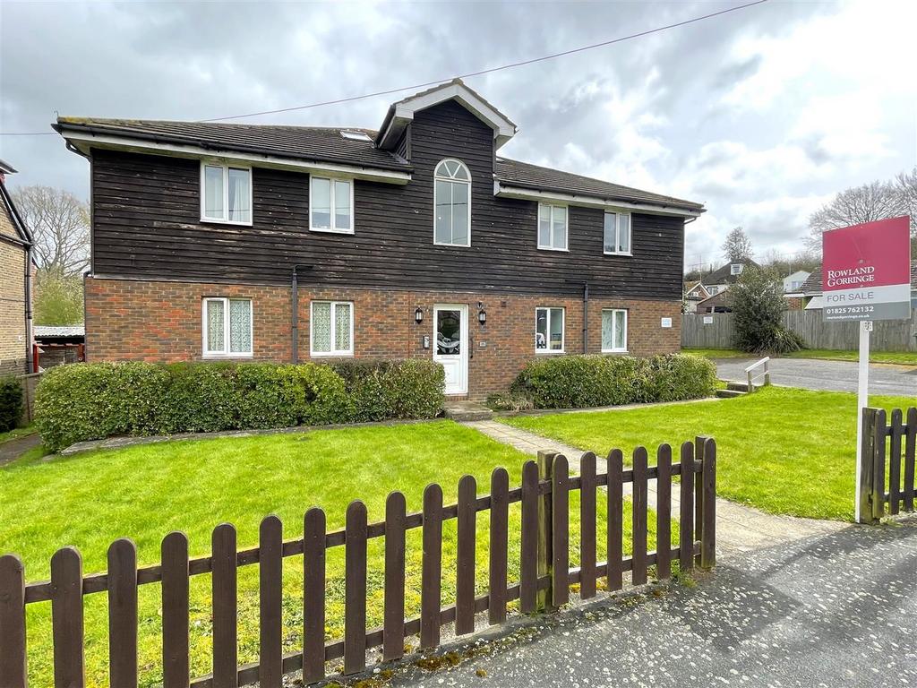 Selby Road, Uckfield 1 bed flat £165,000