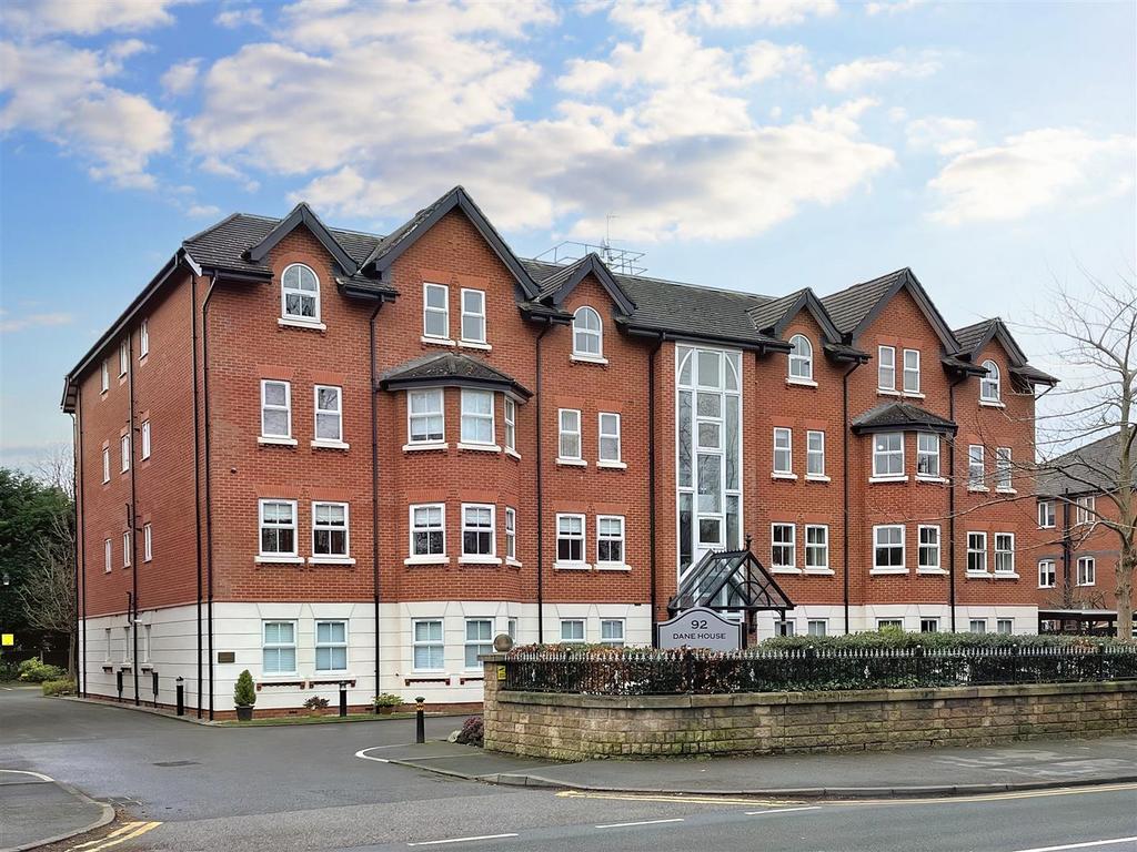 Northenden Road, Sale 2 bed apartment to rent £1,350 pcm (£312 pw)