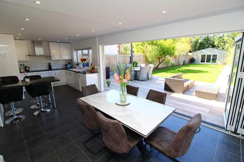 4 bedroom semi-detached house for sale - Hillside Grove, Chelmsford