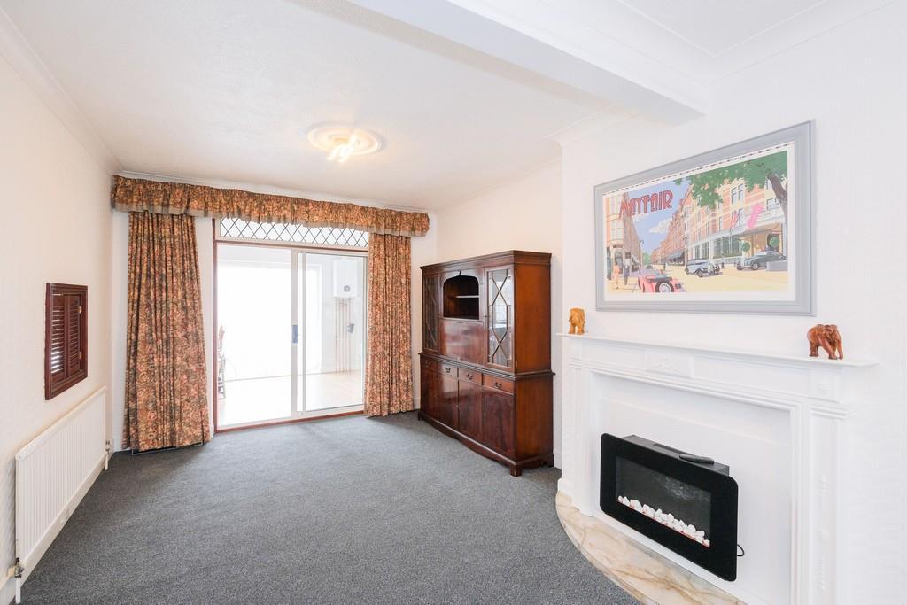 56 Abbotts Crescent-12 resized.jpg