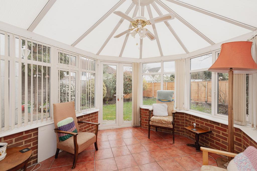 Kendor Avenue, Epsom 3 bed semidetached house £625,000