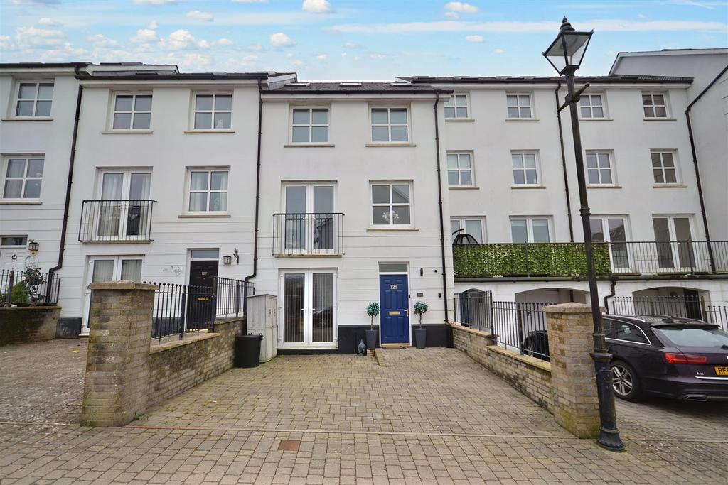 Kensington Gardens, Haverfordwest 4 bed terraced house £250,000