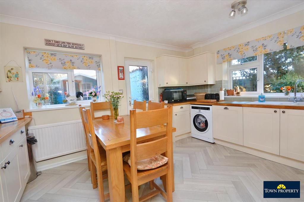 Henfield Road, Eastbourne 3 bed detached house £350,000