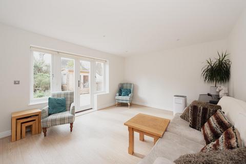 3 bedroom semi-detached house for sale - Rosebery Avenue, Epsom