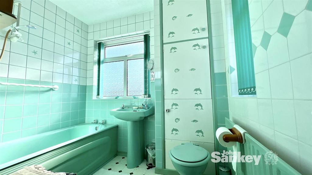 Southwell Road East, Rainworth, Mansfield 3 bed detached house for sale